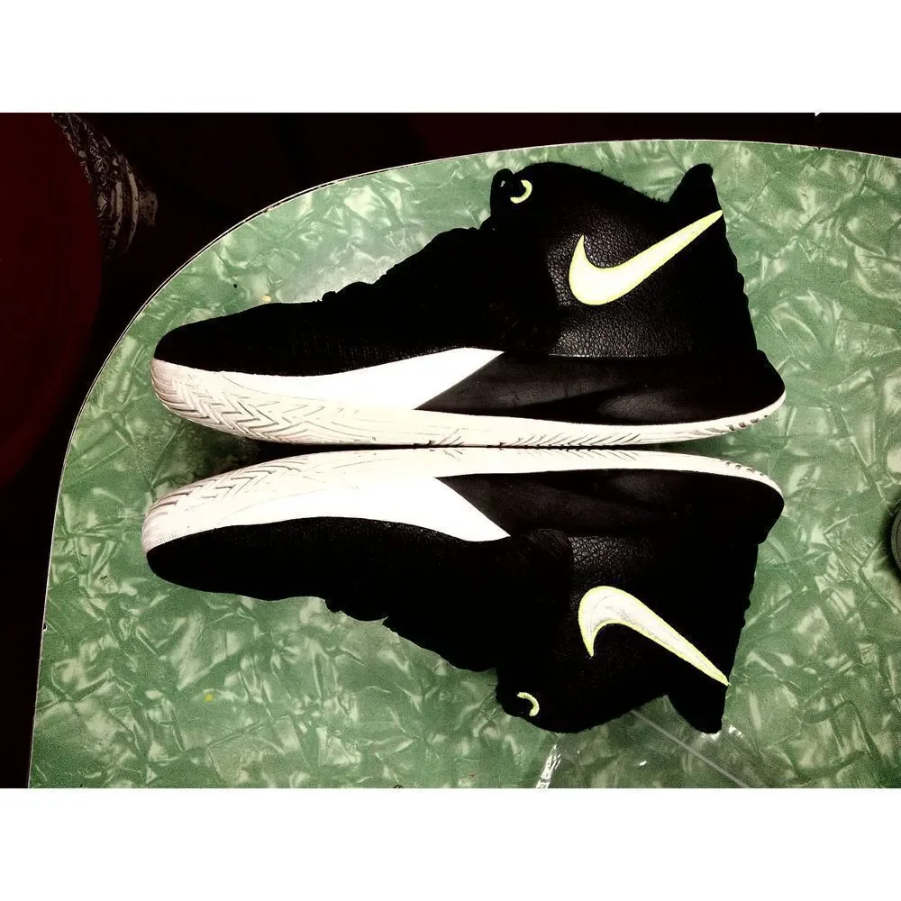 Nike couple tiny